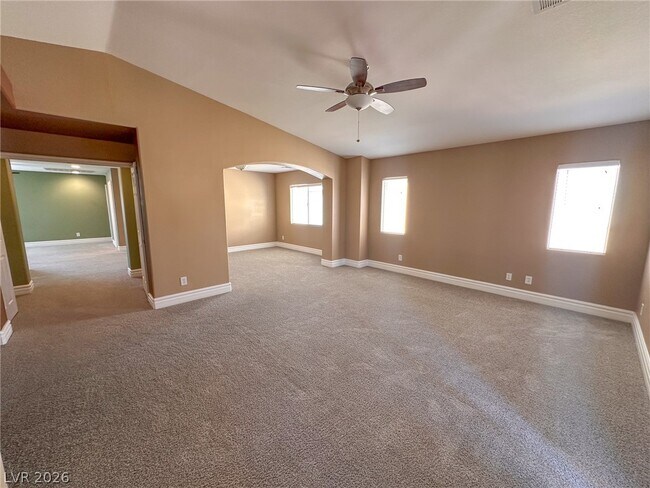 Building Photo - 142 Castle Course Ave