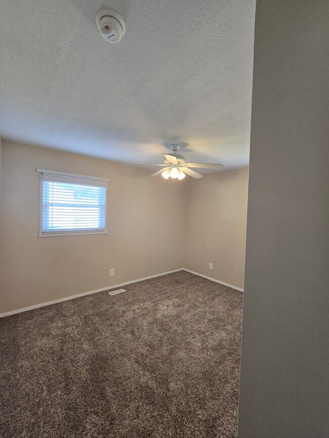 Building Photo - YOU CAN STOP YOUR SEARCH! Jeffersontown / Jtown Rental with 3 Bedrooms, 1 Full Baths, Ranch, 1 Ca...