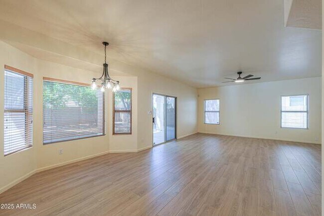 Building Photo - Stunning Cobble Creek II home with pool an...