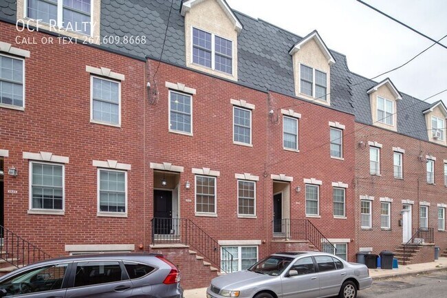 Building Photo - 2633 Catharine St