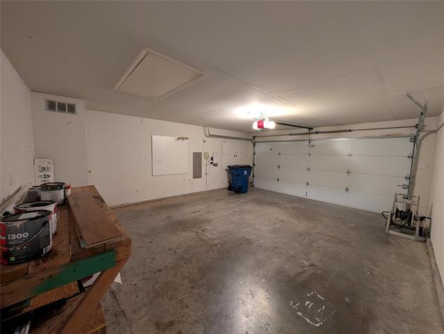 Building Photo - 6000 Arlington Dr