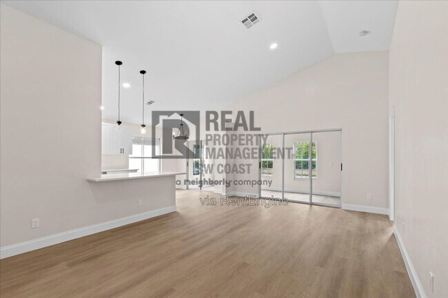 Building Photo - 3358 Sabal Springs Blvd