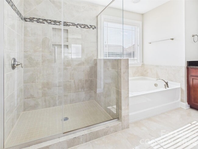 Building Photo - 1455 Briarfield Dr NW