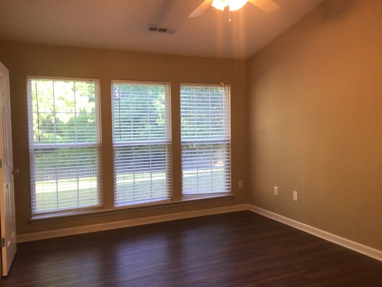 Building Photo - 109 Karsten Creek Dr