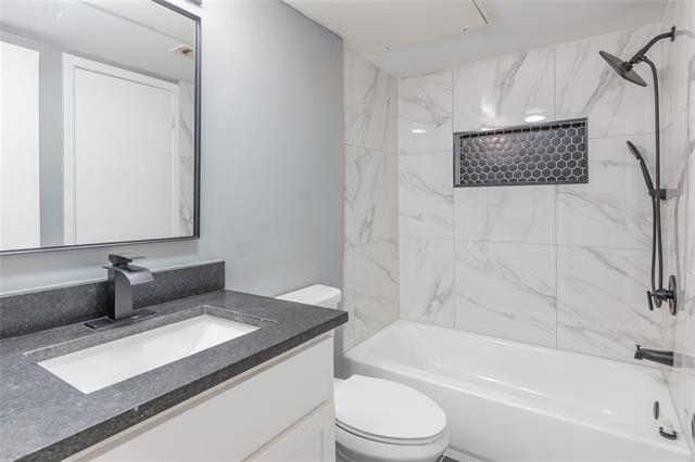 Building Photo - 727 Sceptre Cir