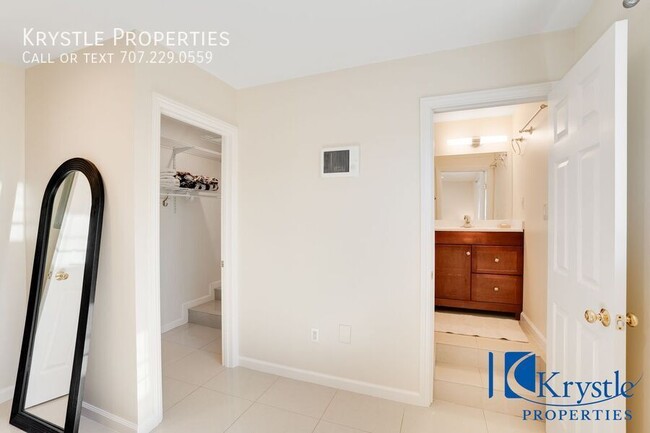 Building Photo - Elegant and Spacious 1 Bedroom, 1 Bathroom...