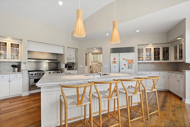 Building Photo - 556 Riversville Rd