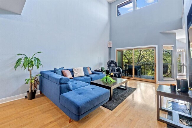 Building Photo - 4711 Spicewood Springs Rd