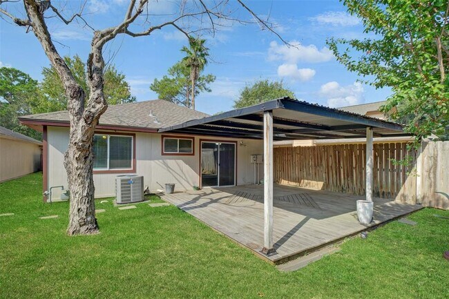 Building Photo - 16110 Springbank Dr