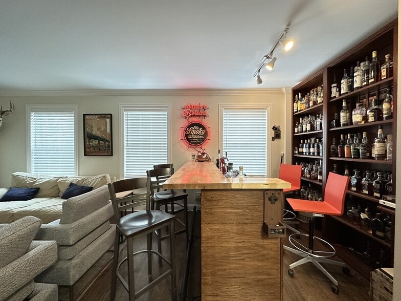 Building Photo - 912 Green Bay Rd