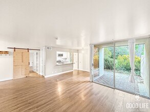 Building Photo - Stunning 1BD/1BA W/ Reserved Parking, A/C, and Community Pool in College Area!