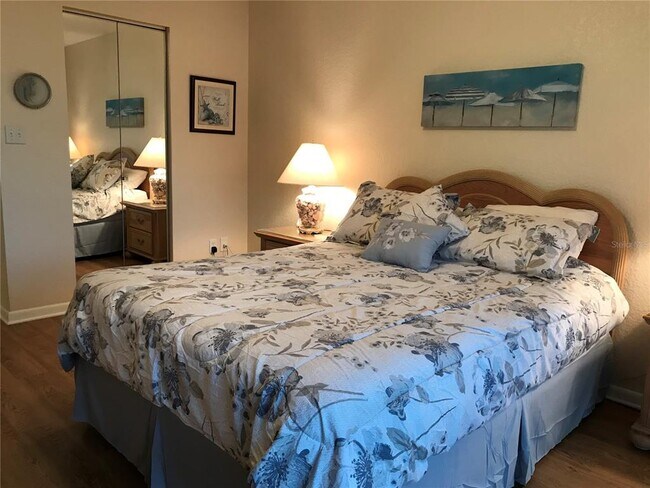 Building Photo - 6061 Bahia Del Mar Cir N
