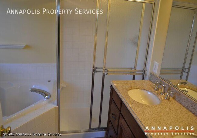 Building Photo - 2701 Thornbrook Ct