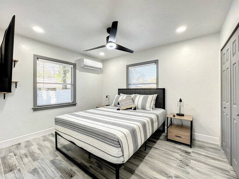 Building Photo - 2317 Homeland St