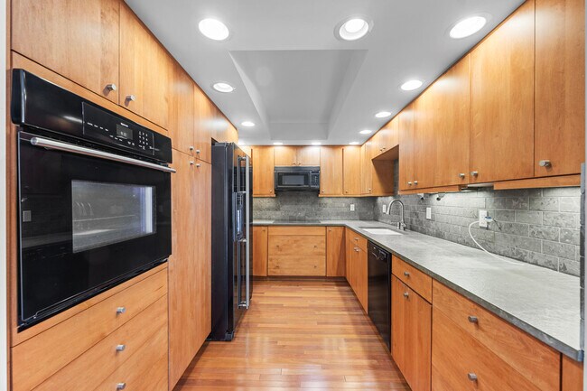 Building Photo - 3250 S Ocean Blvd
