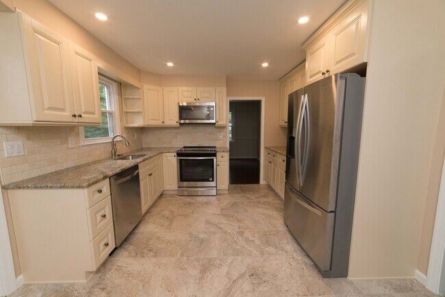 Building Photo - 440 Cricket Ln
