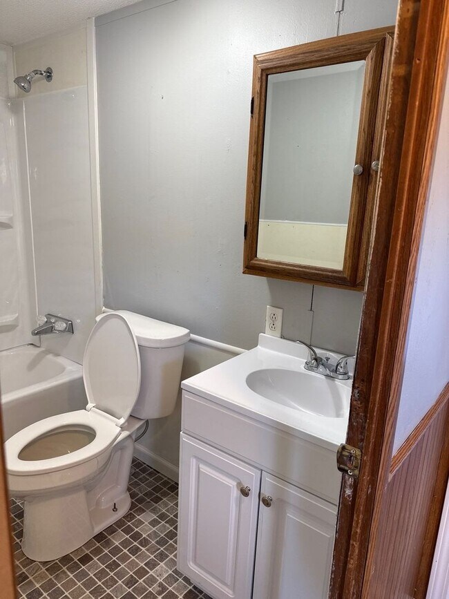 Building Photo - Peaceful 2-Bedroom Home with Scenic Views in Sparta