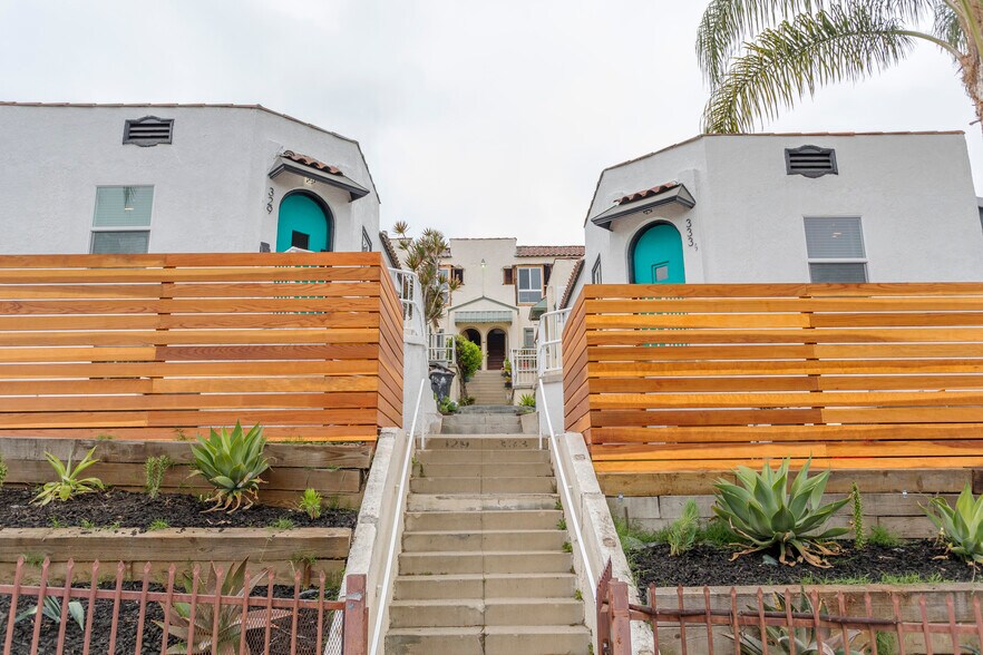 Building Photo - 331 1/2 N Alexandria Ave