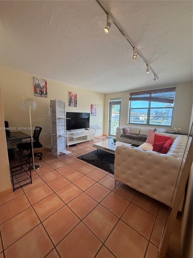 Building Photo - 1480 Euclid Ave