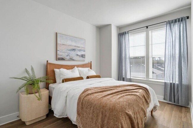 Building Photo - 1575 Cedars Rd SE