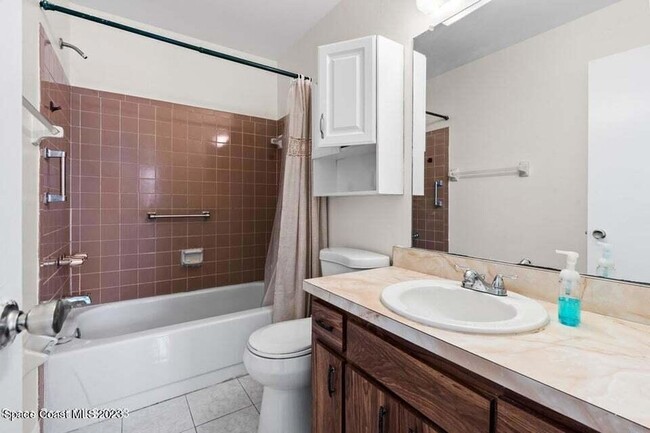 Building Photo - 1411 Sheafe Ave NE