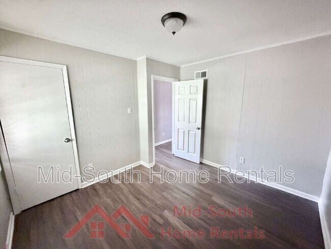 Building Photo - 815 Carol Ann Cove