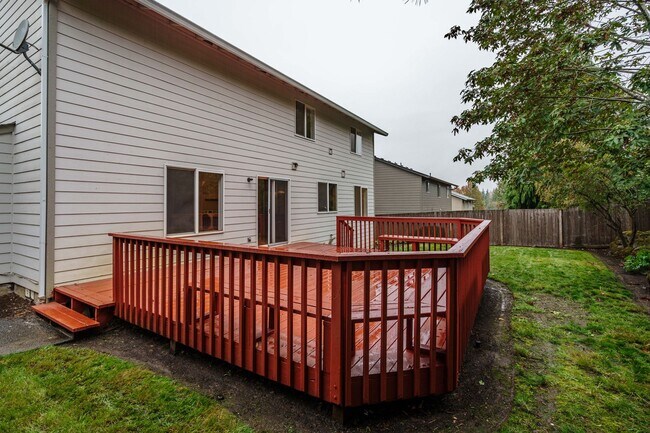 Building Photo - 4 Bedroom 2.5 Bath with Fenced Backyard in Camas School District