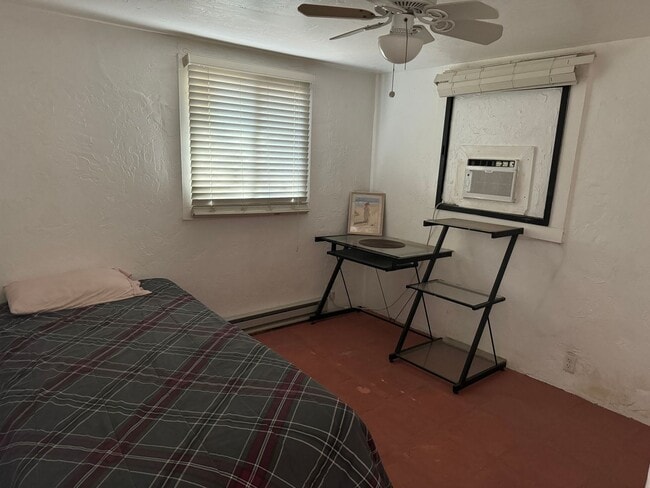 Building Photo - Cozy 2 Bedroom Home