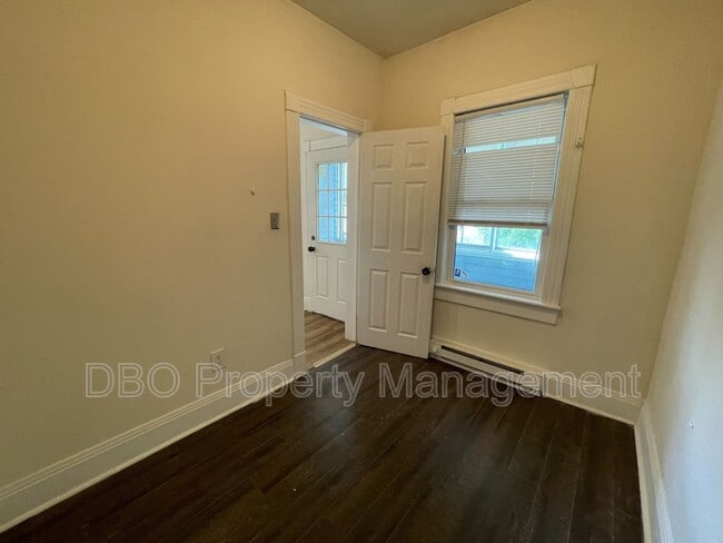 Building Photo - 262 Morton Ave