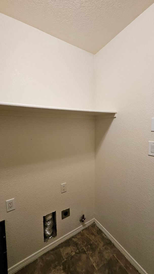 Building Photo - NW 4 Bedroom 2.5 Bath Home Available now!