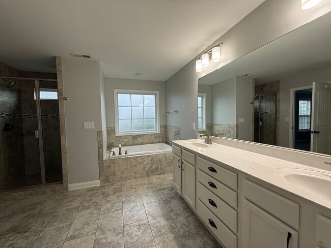 Building Photo - **For Rent: Gorgeous 4 Bed, 2.5 Bath Home ...