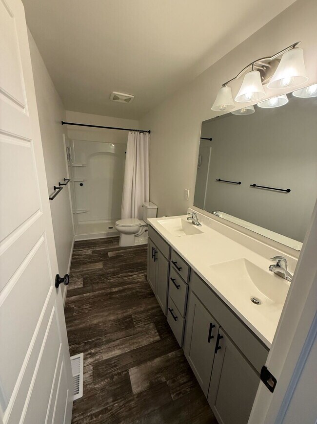 Building Photo - Spacious 4-Bedroom Home with 3 Full Baths in Swartz Creek