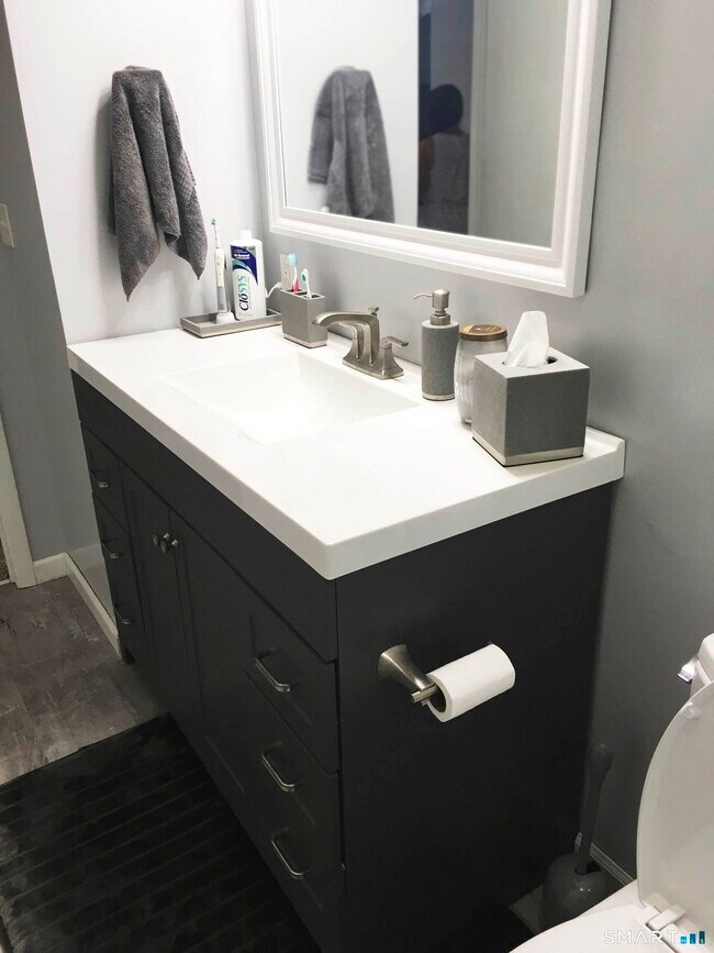 Building Photo - 25 Rena Pl