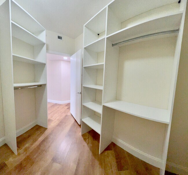 Building Photo - Turnberry Village Apt 1020 ST