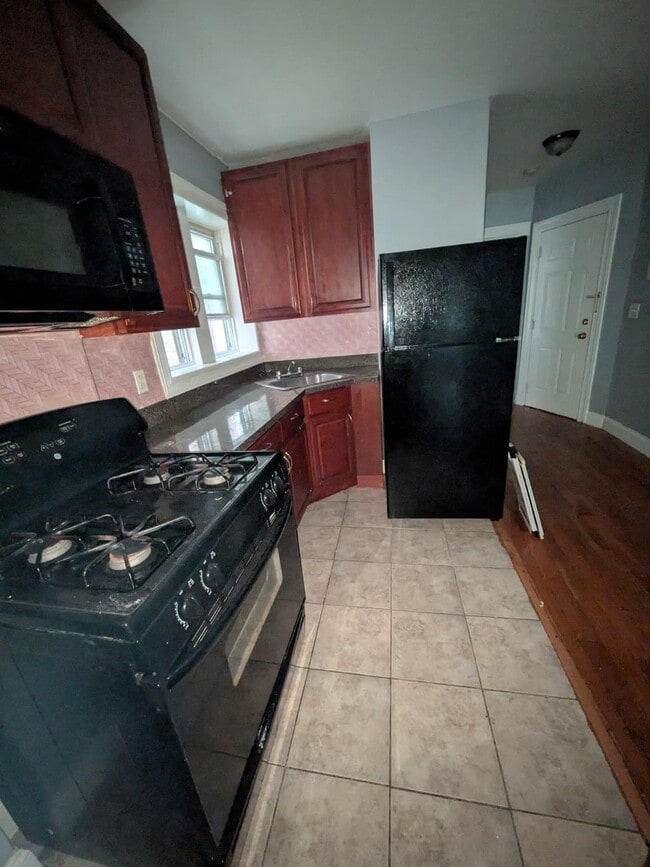 Building Photo - 552 Avenue C
