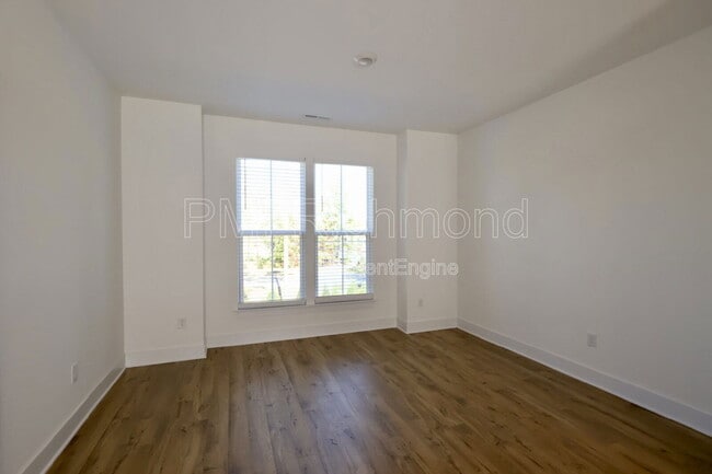 Building Photo - 15325 Sunray Wy
