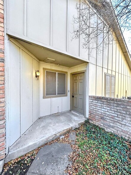 Building Photo - 1405B Braker Ln