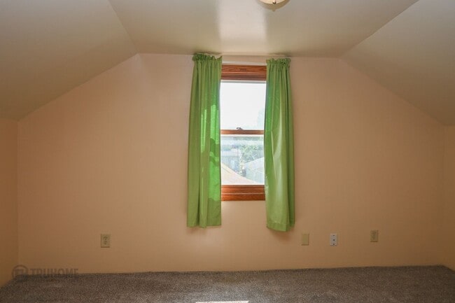 Building Photo - Charming 3 Bed 2 Bath Single Family Home f...