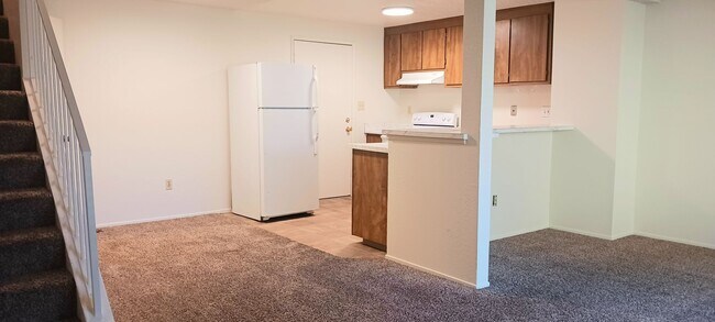Building Photo - 220 Allouette Way