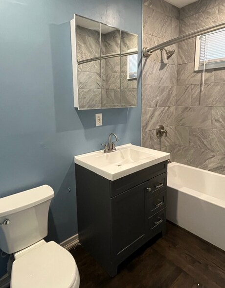 Bathroom - 17 Townsend St