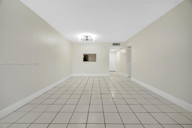 Building Photo - 10525 SW 112th Ave