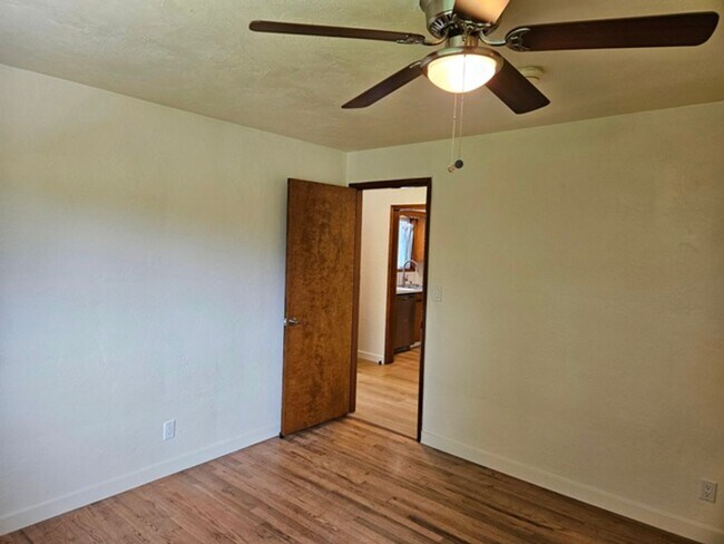 Building Photo - 3Bd/2Ba Single Story House - For Viewing!