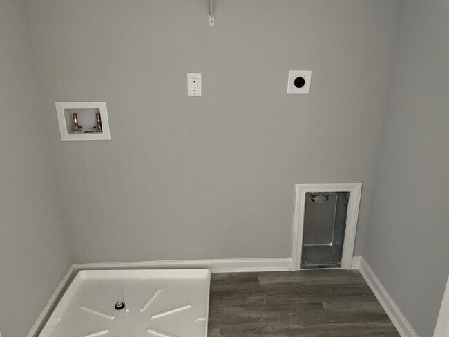 Laundry room - 1745 Charlotte St