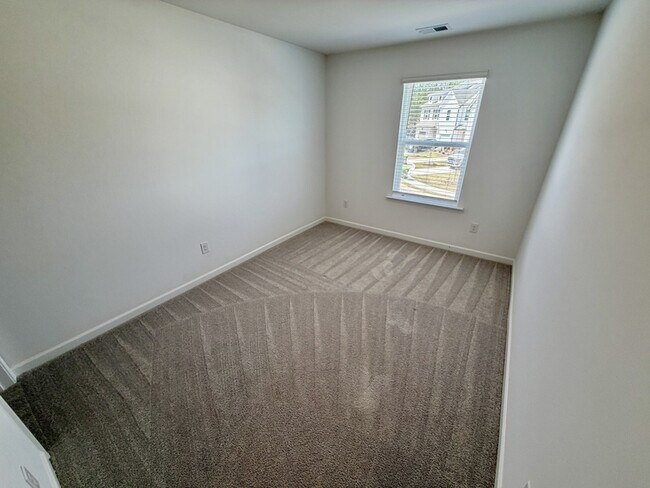 Building Photo - 261 Kenoot Dr