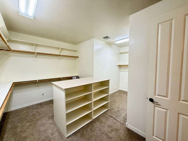 Building Photo - 6250 S Rochester Dr