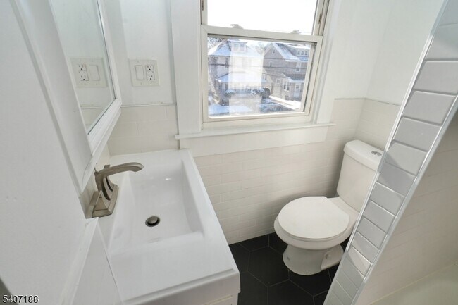 Building Photo - 1 Bell St