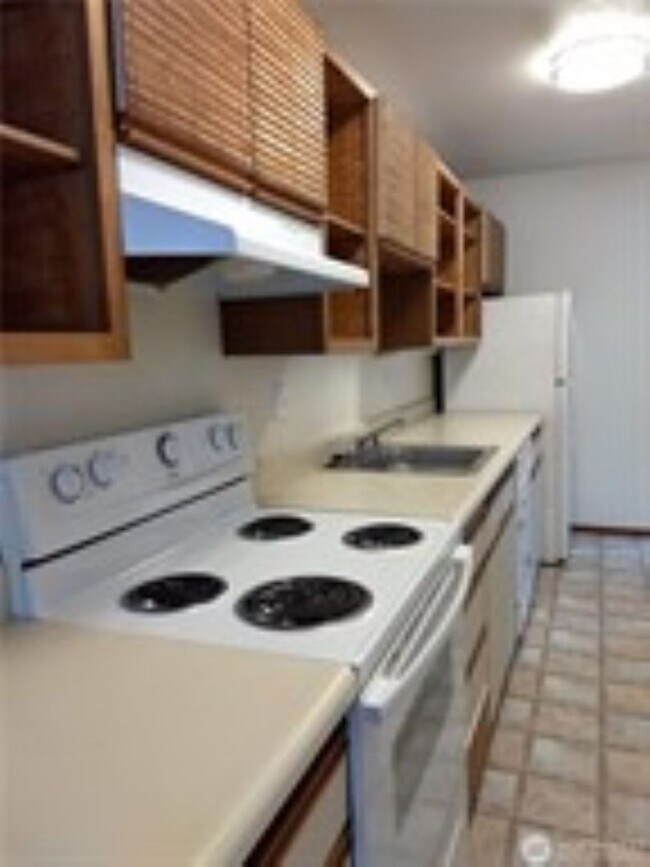 Building Photo - 285 SE Croston Ln