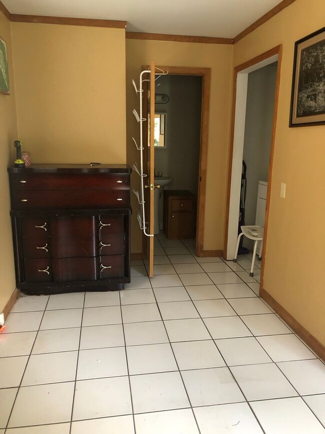 Building Photo - Affordable 1 Bed / 1 Bath Home – Available...