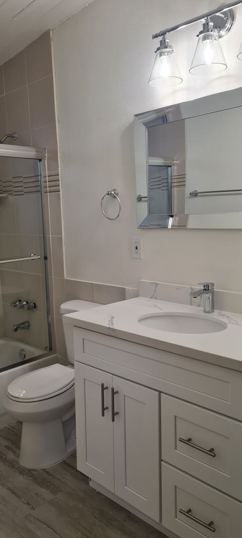 Building Photo - Remodeled 1 Bedroom Unit in Orange