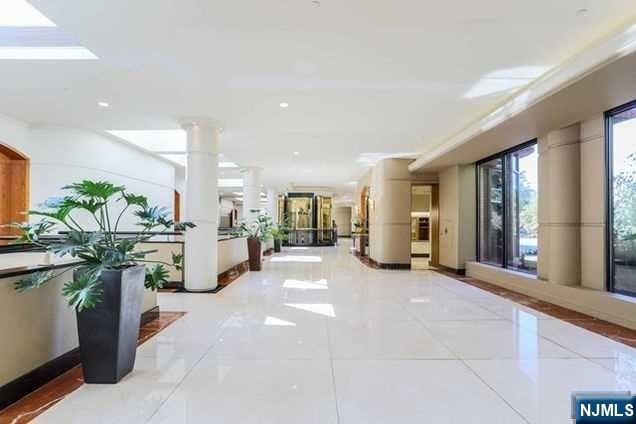 Building Photo - 100 Carlyle Dr